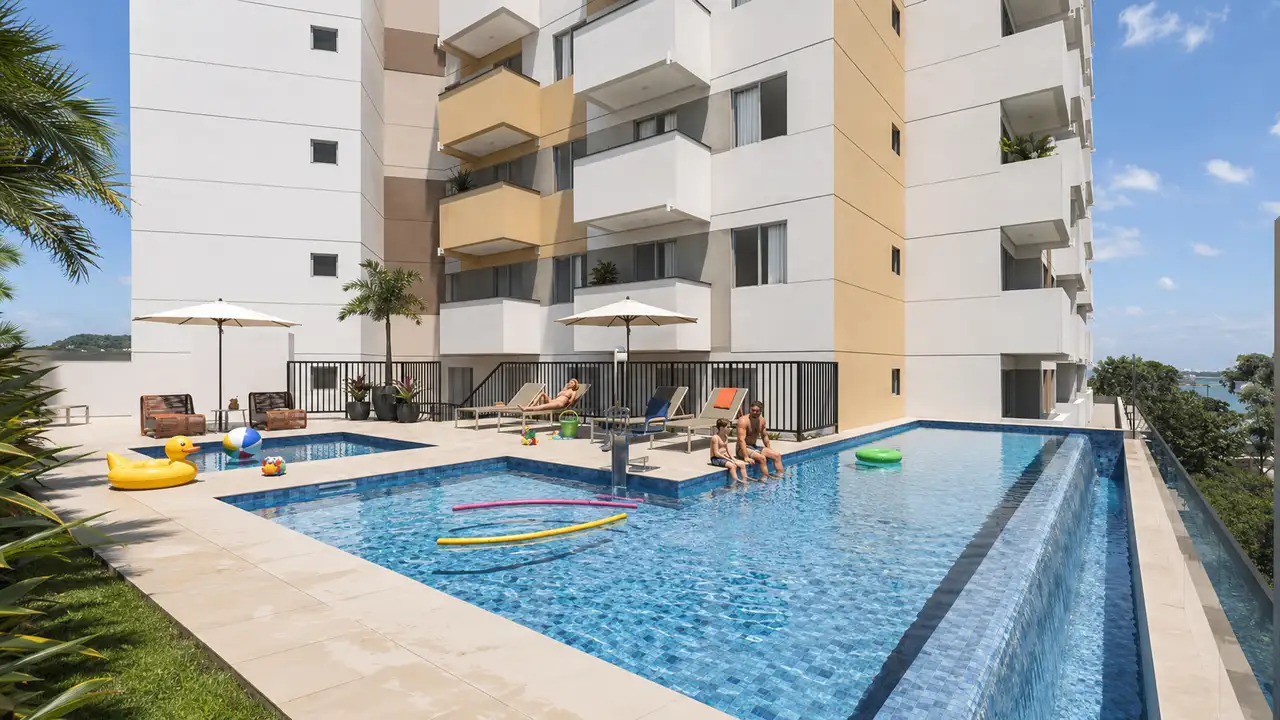 Área de lazer com piscina adulto e infantil em empreendimento Minha Casa Minha Vida em São Paulo